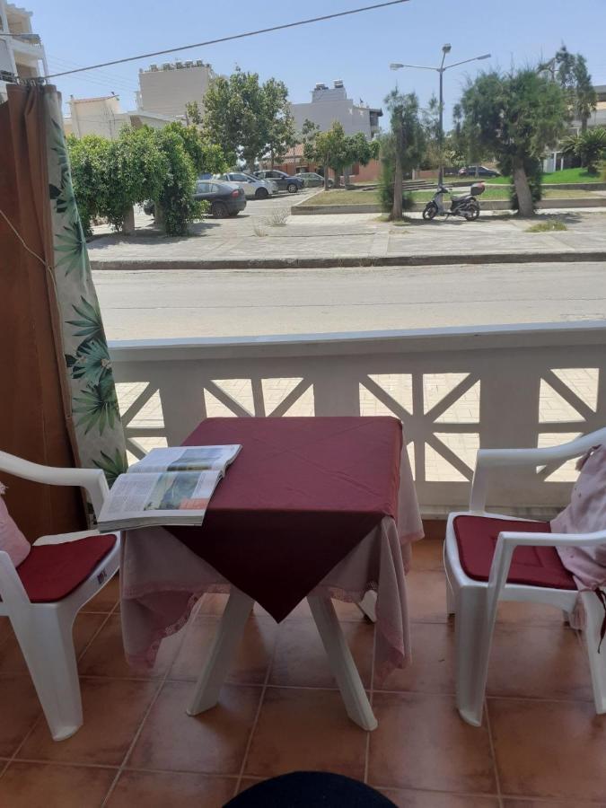 Tzil Home Kyparissia Buitenkant foto